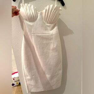 Elegant White Strapless Dress